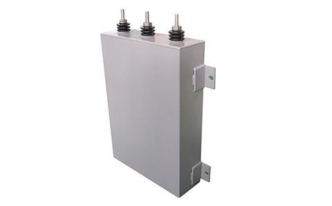 電容器的容量大小與什么有關(guān)？為什么？